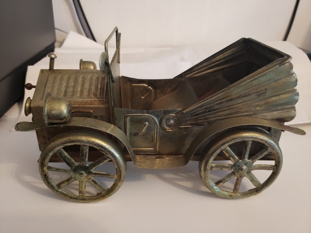 Vintage metal copper music box car...music box not working