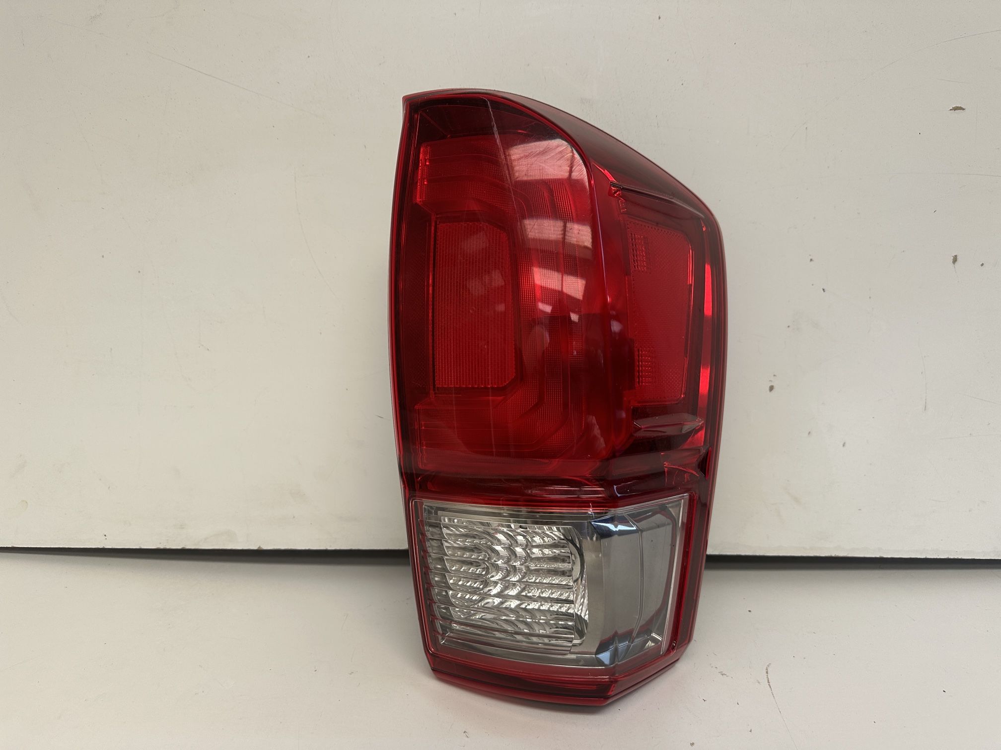 2016 2017 2018 2019 2020 2021 2022 2023TOYOTA TACOMA REAR RIGHT PASSENGER SIDE TAIL LIGHT OEM