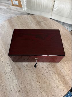 Diamond crown humidor