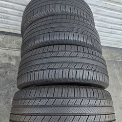 4. PCS OF TIRES. MICHELIN DEFENDER 2. SIZE 235/55/18