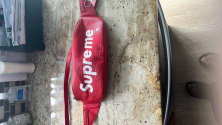 Louis Vuitton × Supreme Bumbag Epi Red