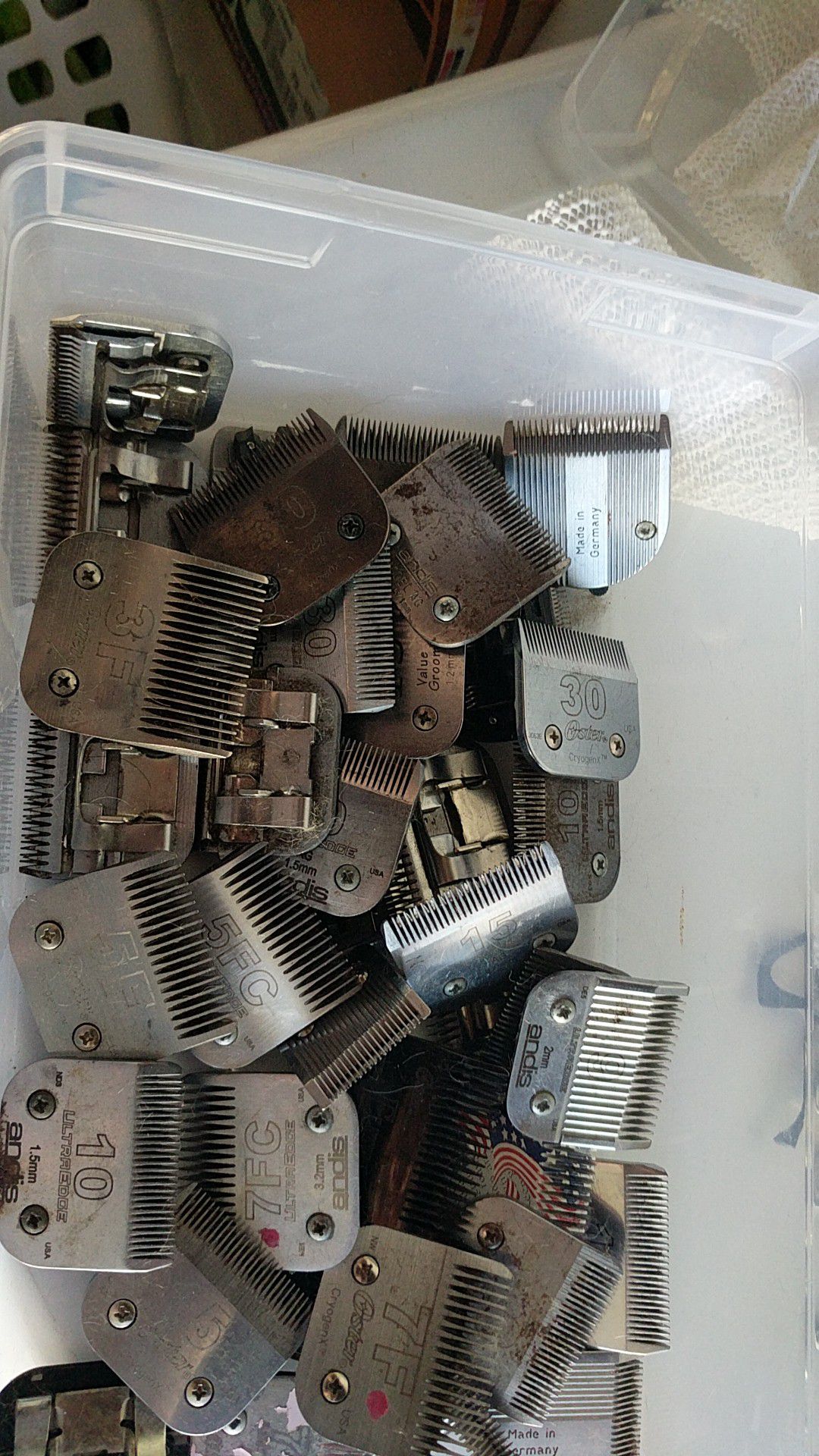 Box of grooming blades