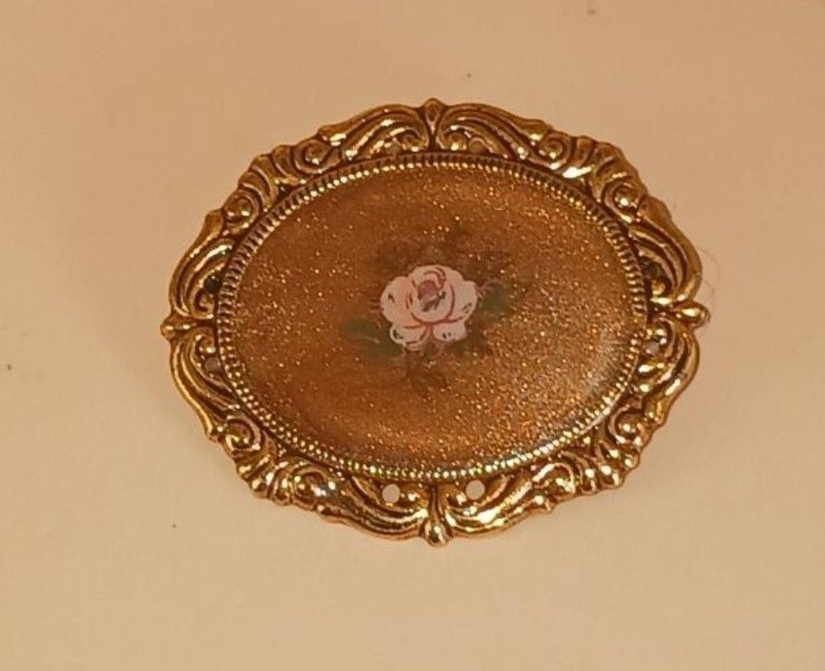 Vintage oval goldtone flower pin