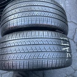 Tengo un par de llantas seminuebas marca pirelli scorpion 255 45 R19 90%de vida instalación y balanceó por el mismo precio 