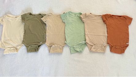 6 Baby onesies. Unisex, size 3-6 months