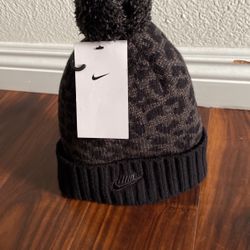 Brand New Nike Women Winter Beanie