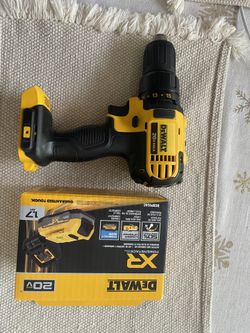 DEWALT 20V MAX XR POWERSTACK Lithium-Ion Battery Starter Kit with 1.7Ah Battery and Charger