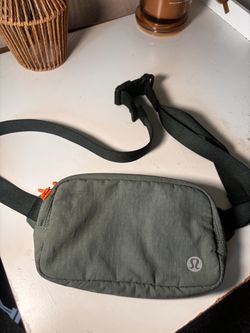 Lululemon fanny pack