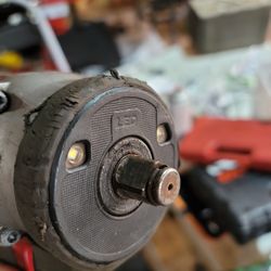 Mac 1/2 Inch Impact Gun Air Powered With Rechargeable Light