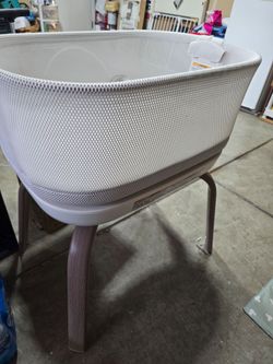 Graco Baby Bassinet