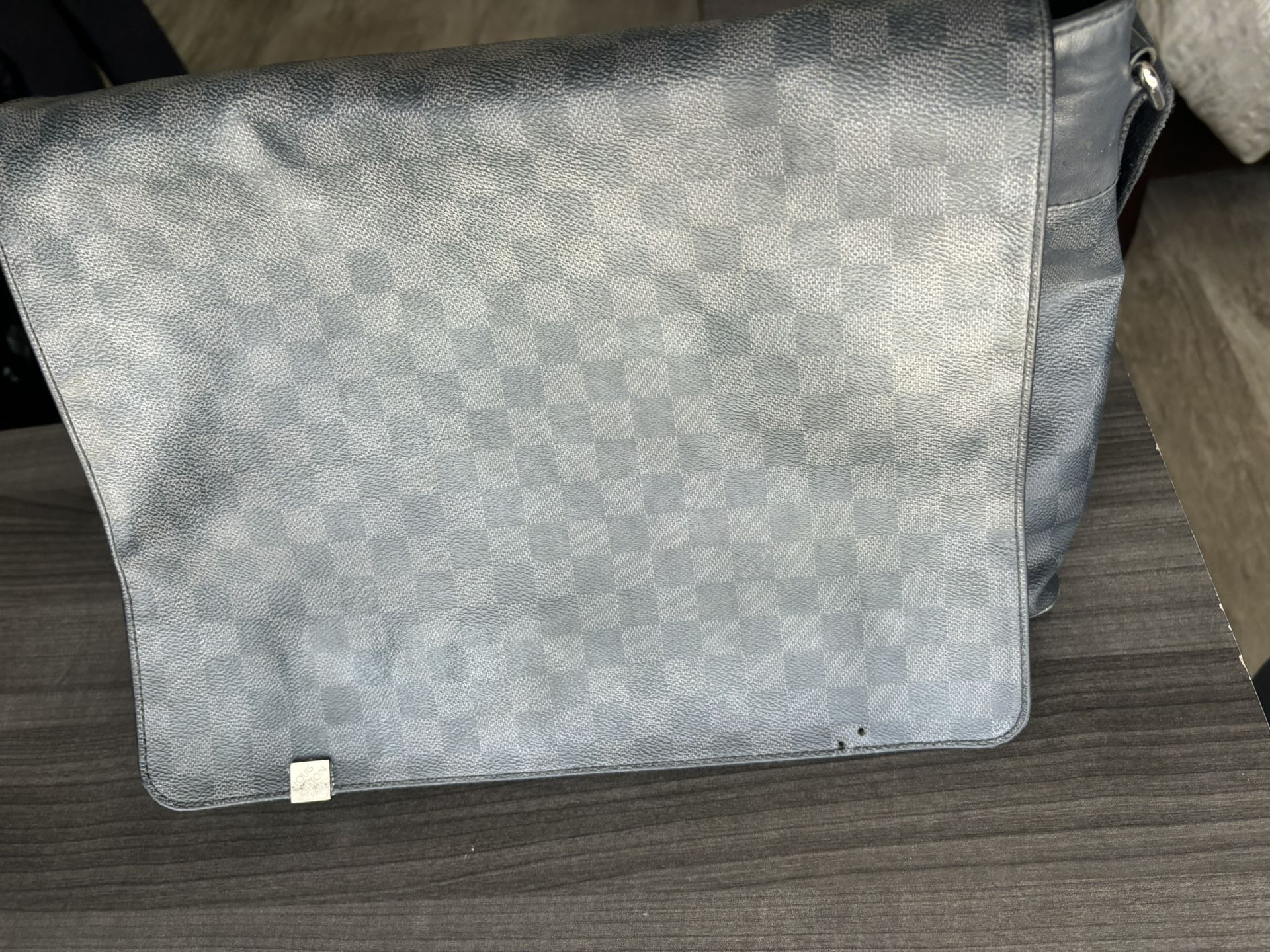 Louis Vuitton Messenger Bag