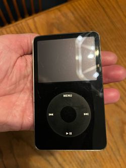 Apple iPod Classic 30GB 5th Gen. A1136, Leather Case & Charger Excellent Condition
