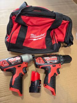 Milwaukee M12 1/4 inch Hex Impact Driver, Milwaukee M12 Drill/Driver, one Milwaukee M12 REDLITHIUM CP1.5 battery, and Milwaukee tool bag. Tools and ba