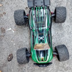 GP Toys S911 Monster Truck 2.4Ghz  Remote Control  Off-roading Truck 35MPH!