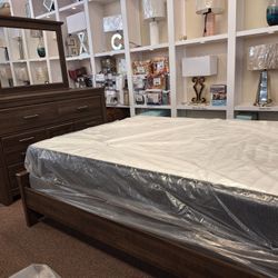 B251... Queen Bed Dresser And Mirror 