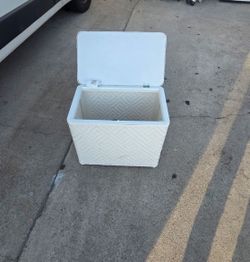 White Woven Laundry Basket with Lid