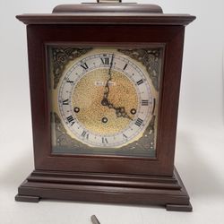 Seth Thomas Table Clock works with the key