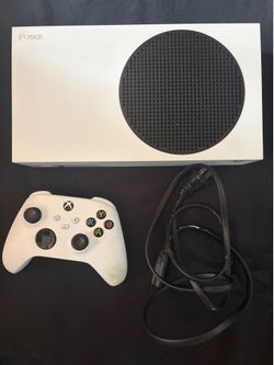 Xbox series s clean condition with controller & cords