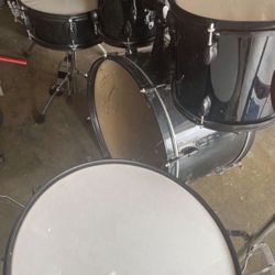 Drum Kit / Drum Set