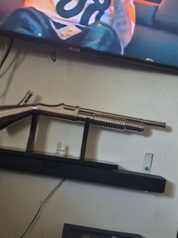 Shotgun Statue.