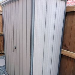 Very Nice KETER Outdoor Storage Shed!