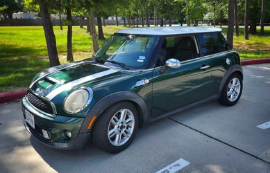 🤩 2013 Mini Cooper 2 DR Hatchback British Racing Green with White Stripes