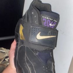 Old School Nikes Sz 9