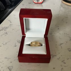 Men’s Gold Ring and Box
