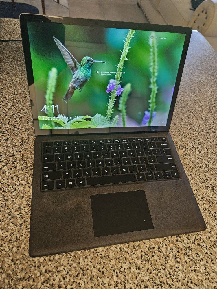 Microsoft Surface Laptop i7 8gb Ram Windows 10 Pro Great Condition 