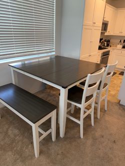 Dinning room table