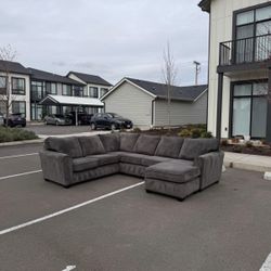 Gray Sectional *FREE DELIVERY*