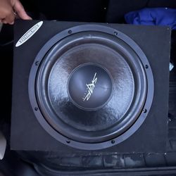 I am Sale  Skar Audio 12” With Box 