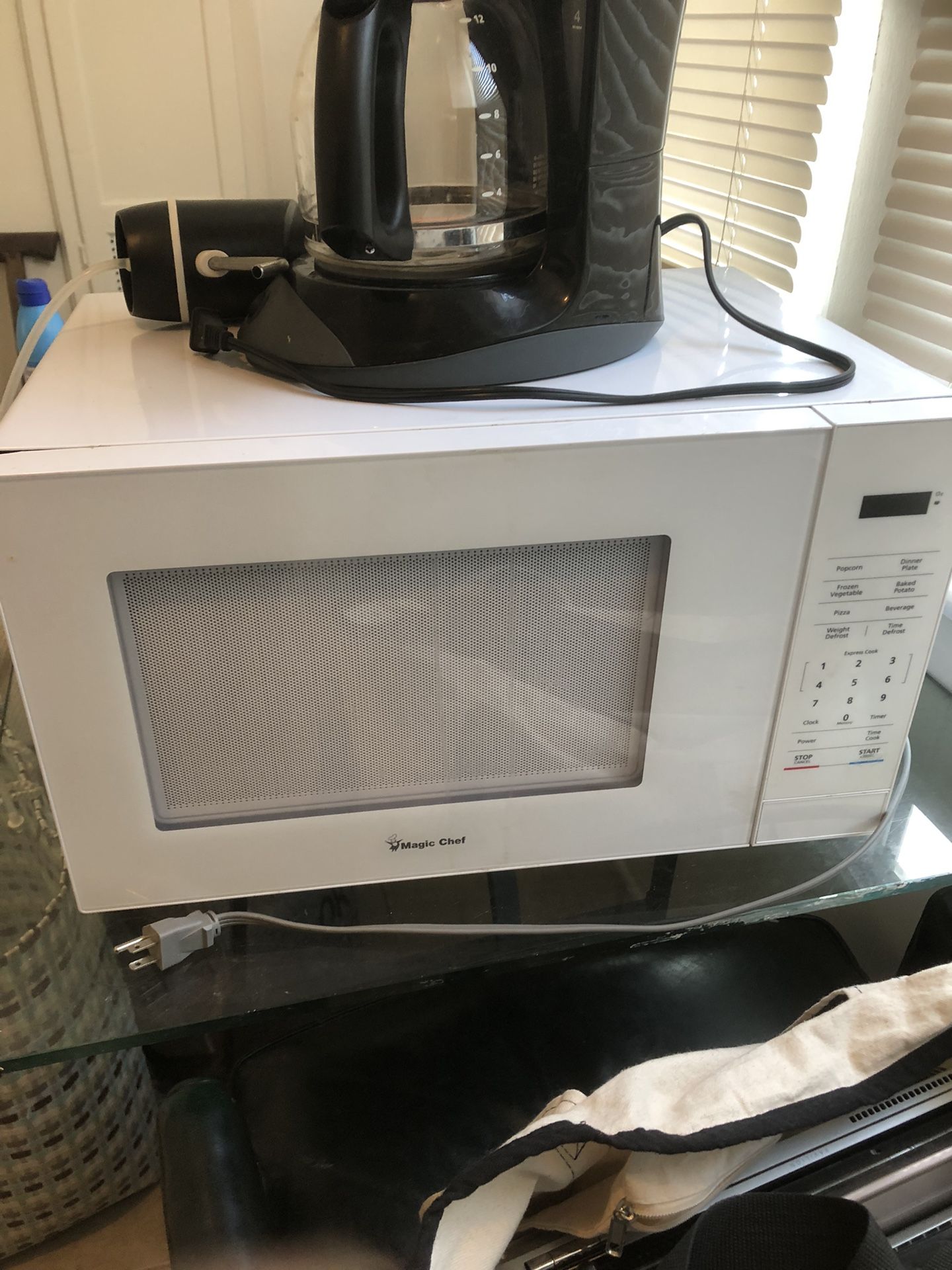 New Magic Chef Microwave 