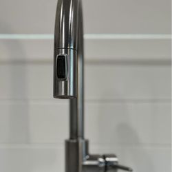 Delta Single Handle Pull-Down Touch Faucet 