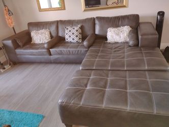 Sectional leather 🛋️ couch with ottoman