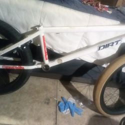 

💥 Cult BMX Frame + Parts – Solid Setup Low Price💥