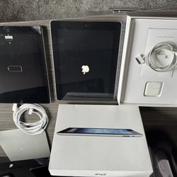 Two -Apple iPad 3 -16gb Wifi 9.7” LCD 