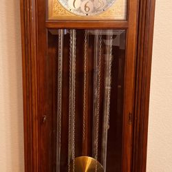 1975 colonial grandfather clock has been in my family since the date of purchase and very good condition
