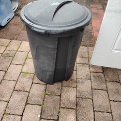 32 Gallon Garbage Can 