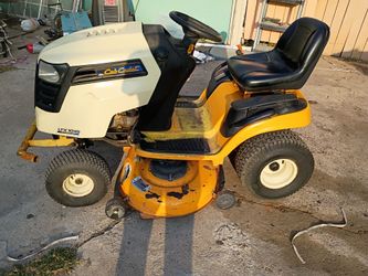 Vendo Este Tractor Prende Devolada Jalando al 💯 Caladido Se lo yeba Pido $475 dólares Deck de 46 pulgadas Asína Como Está en las fotos Soy De Mercede