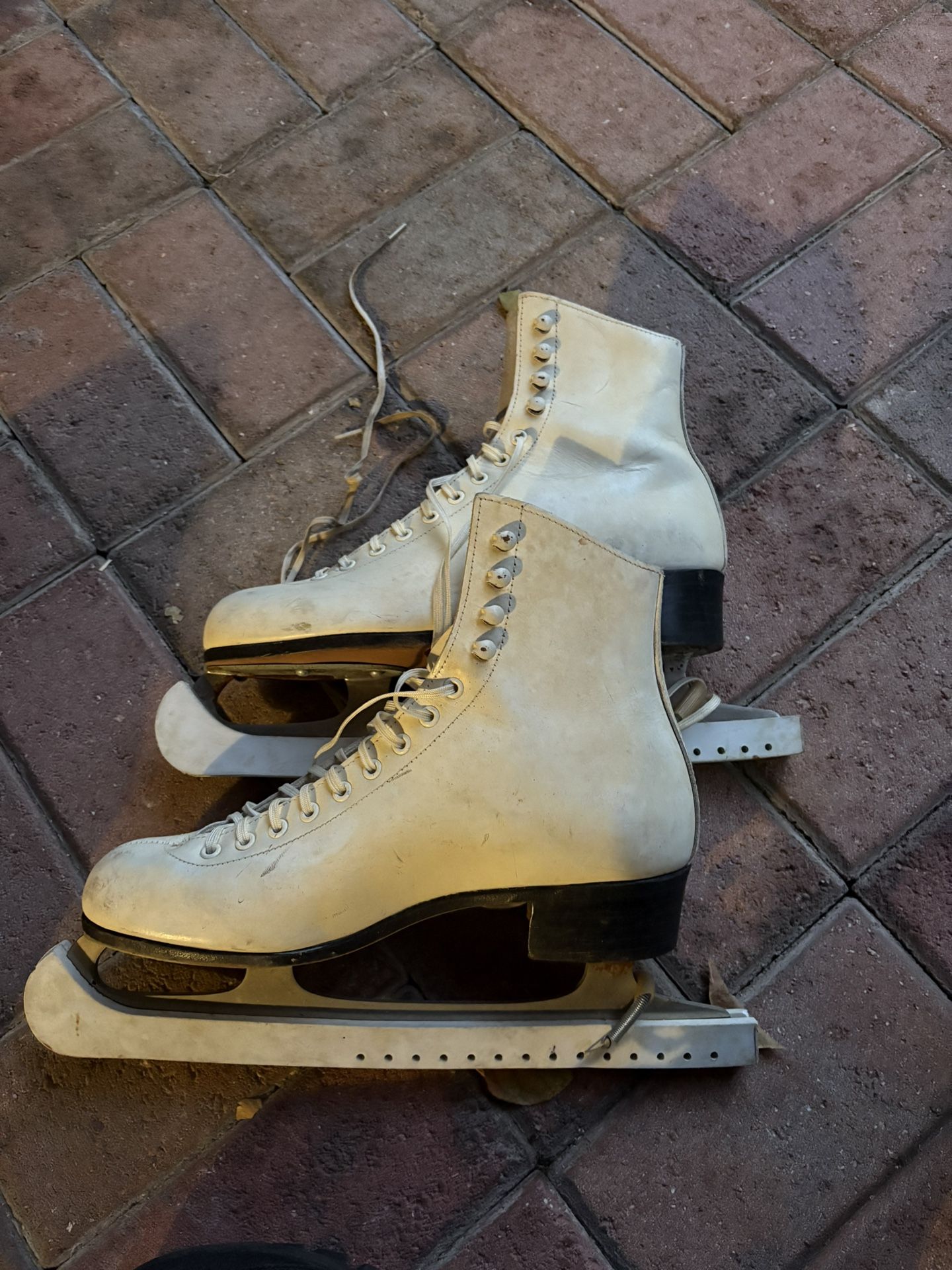 Ice skates size 7