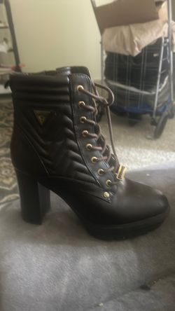 Size 8 Guess boots