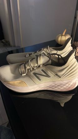 Tennis shoes