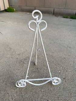 White Scroll Plate Easel