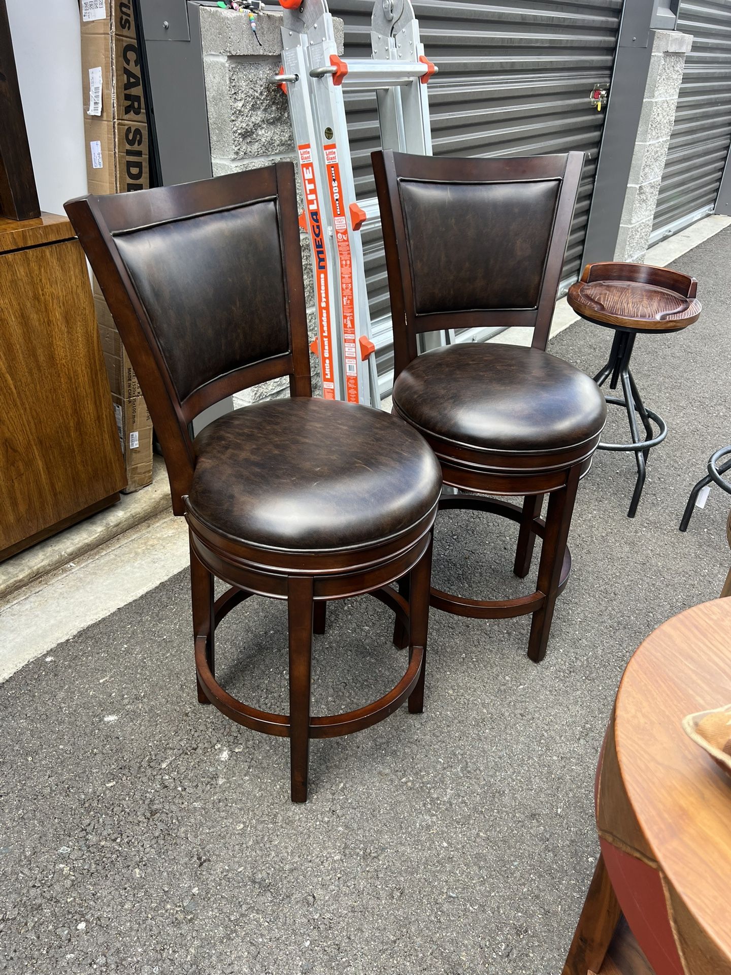 2 Bar Stools High Quality