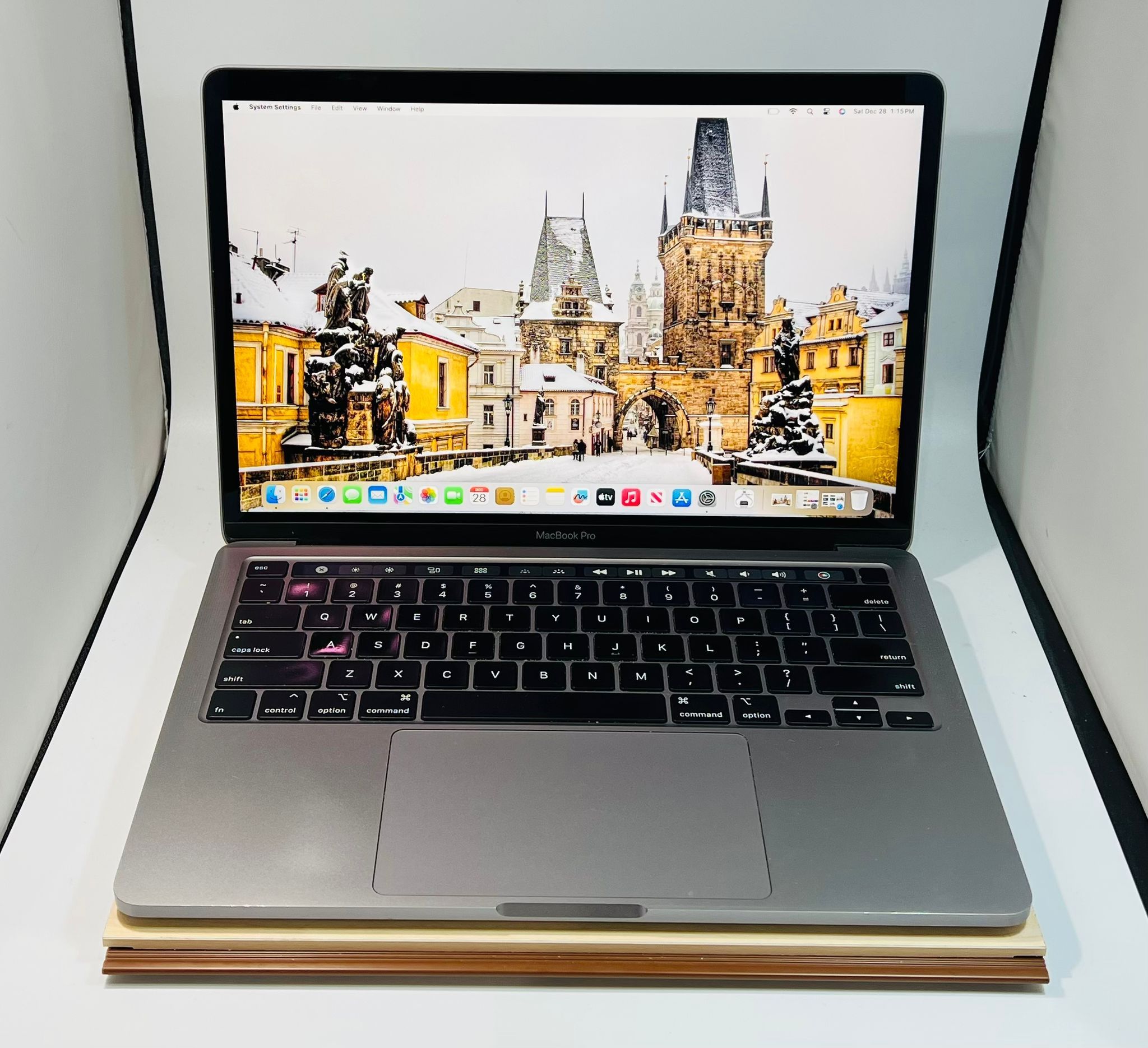 Apple MacBook Pro 13” 2020 TouchBar 2.3Ghz i7 16GB 500GB Fully Functional