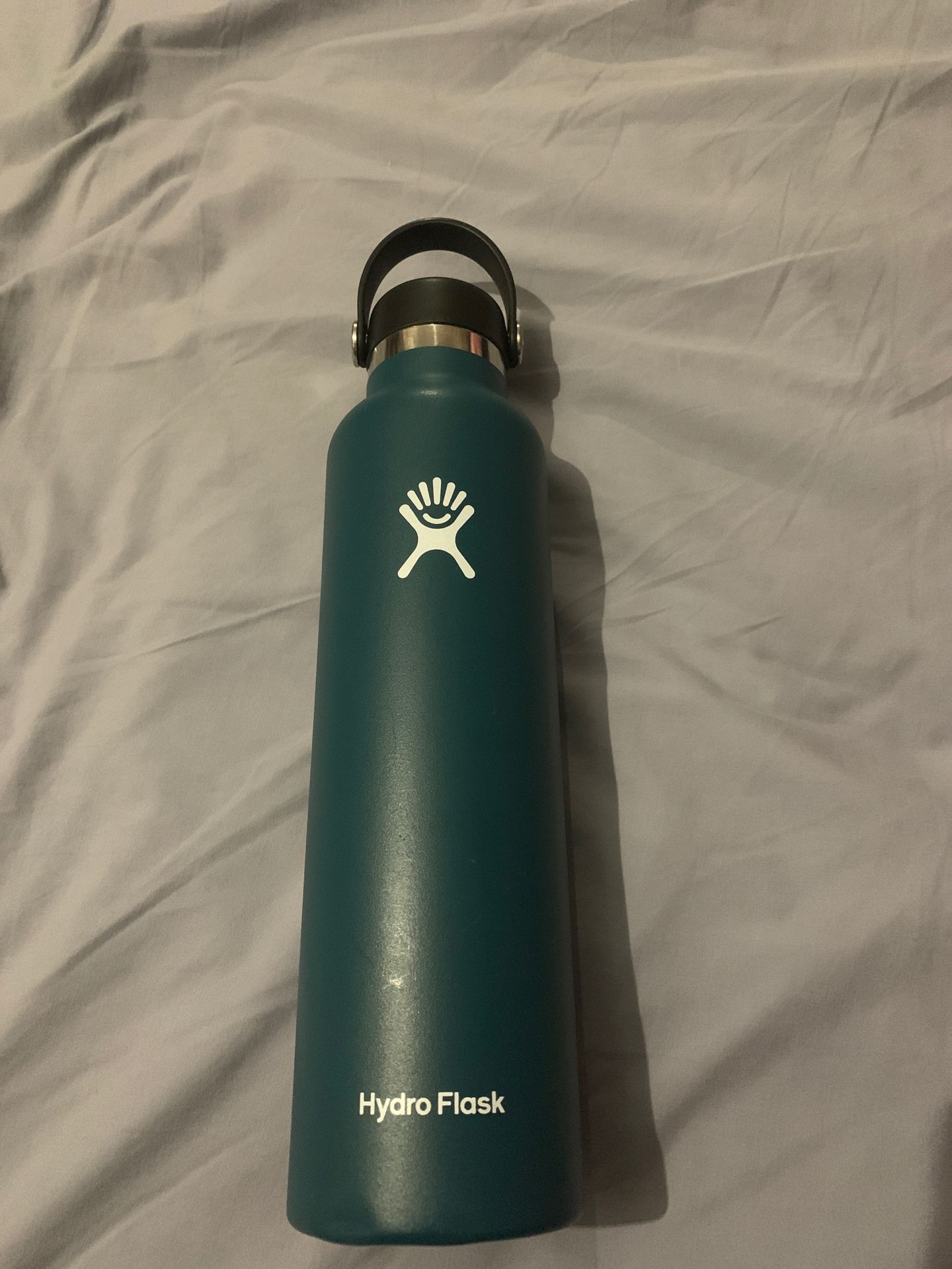 32oz Lychee Red Hydro Flask for Sale in Chula Vista, CA - OfferUp