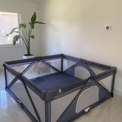 Large Foldable baby play pen 6’x6’ feet