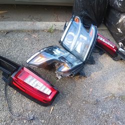 Luz delanteros y los de atrás   chevy suburban 2015 a 2019 le queda