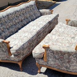 Make Offer! Like New Queen Anne Style Couch And Loveseat Set